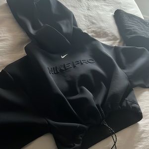 Nike pro cropped hoodie